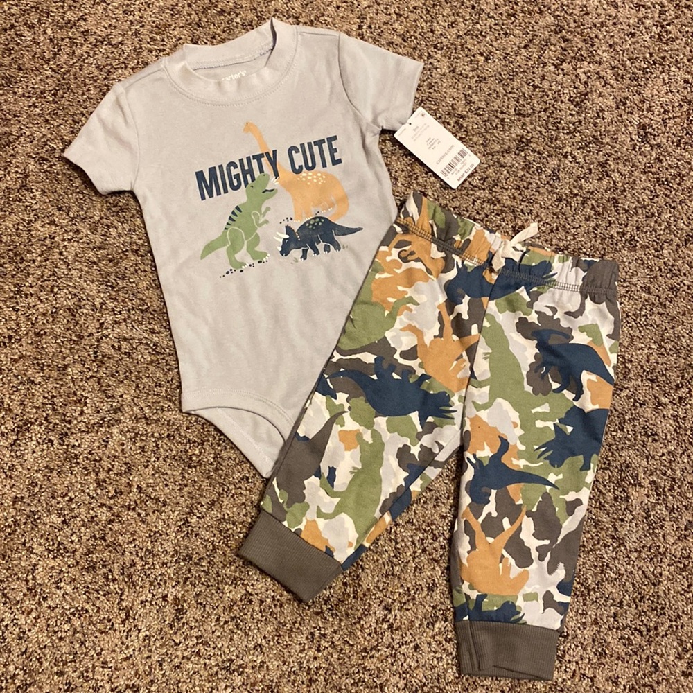 🦕 NWT Carter’s Baby 2 piece Set 🦕